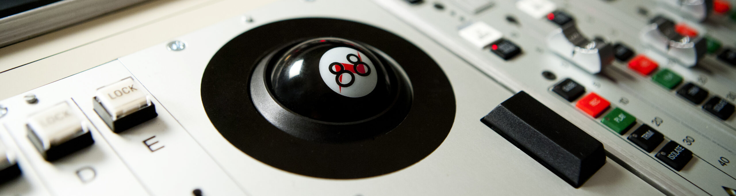 88RS Trackball Close