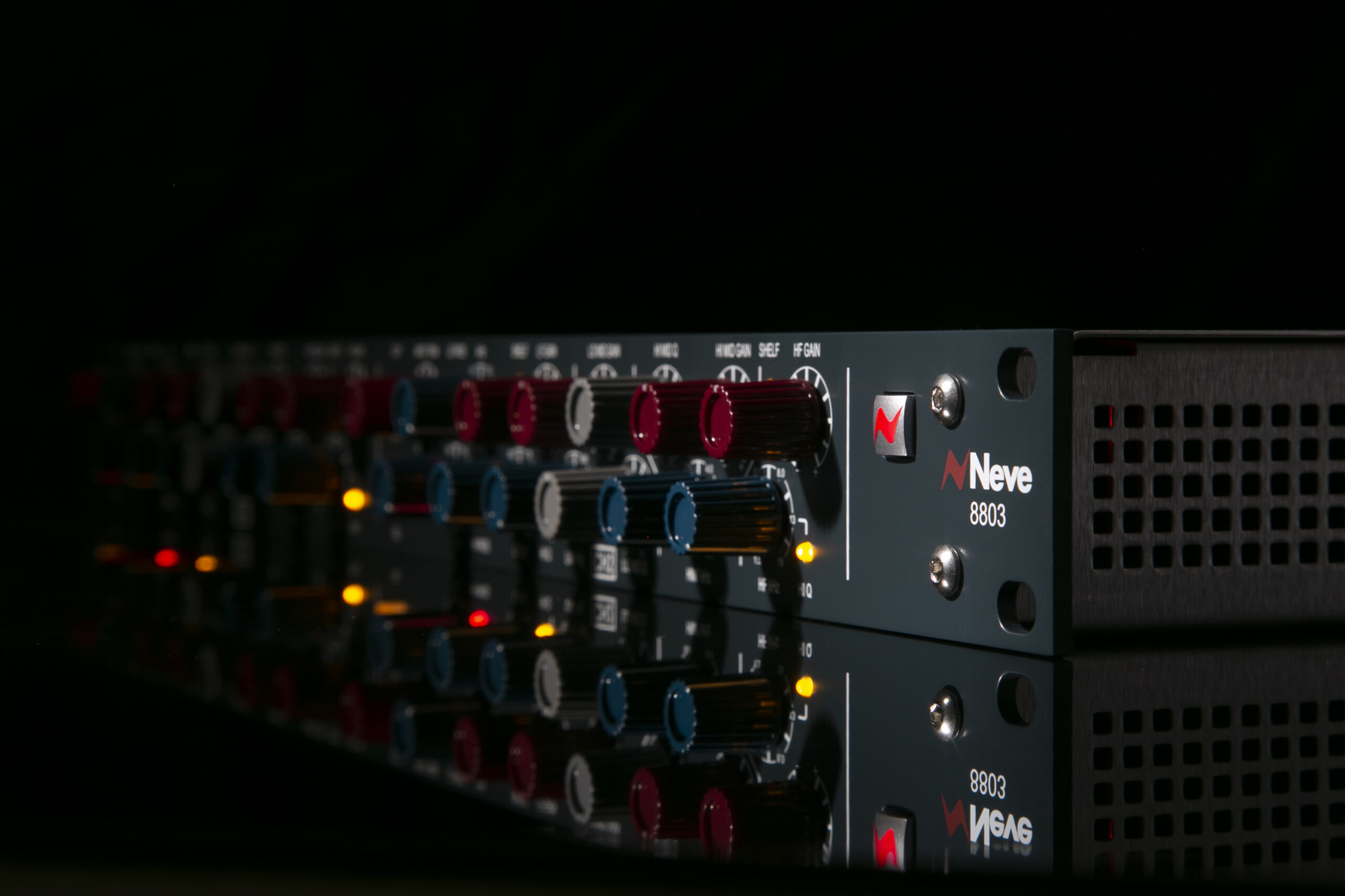 8803 - AMS | Neve